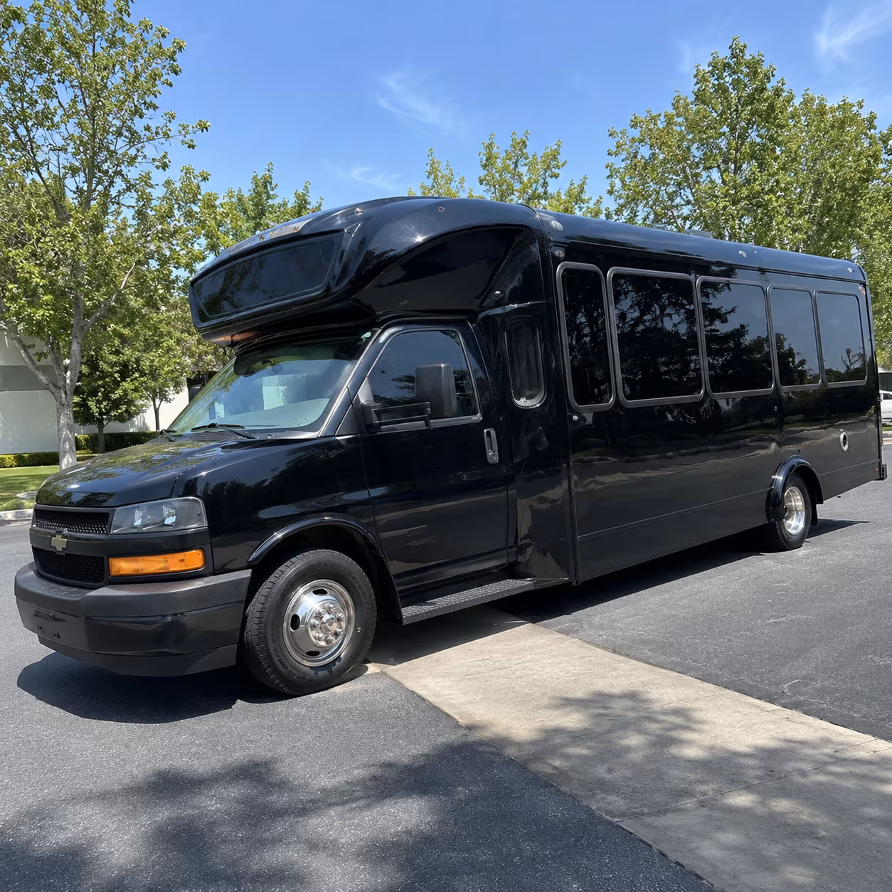 hialeah 15 passenger party bus