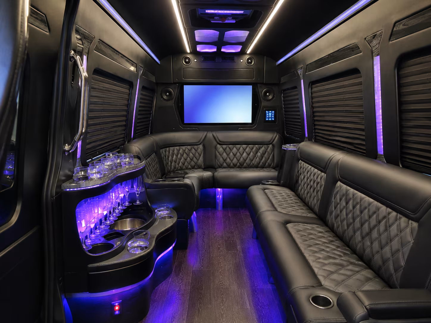 hialeah prom bus rentals for pre prom dinners and photo stops