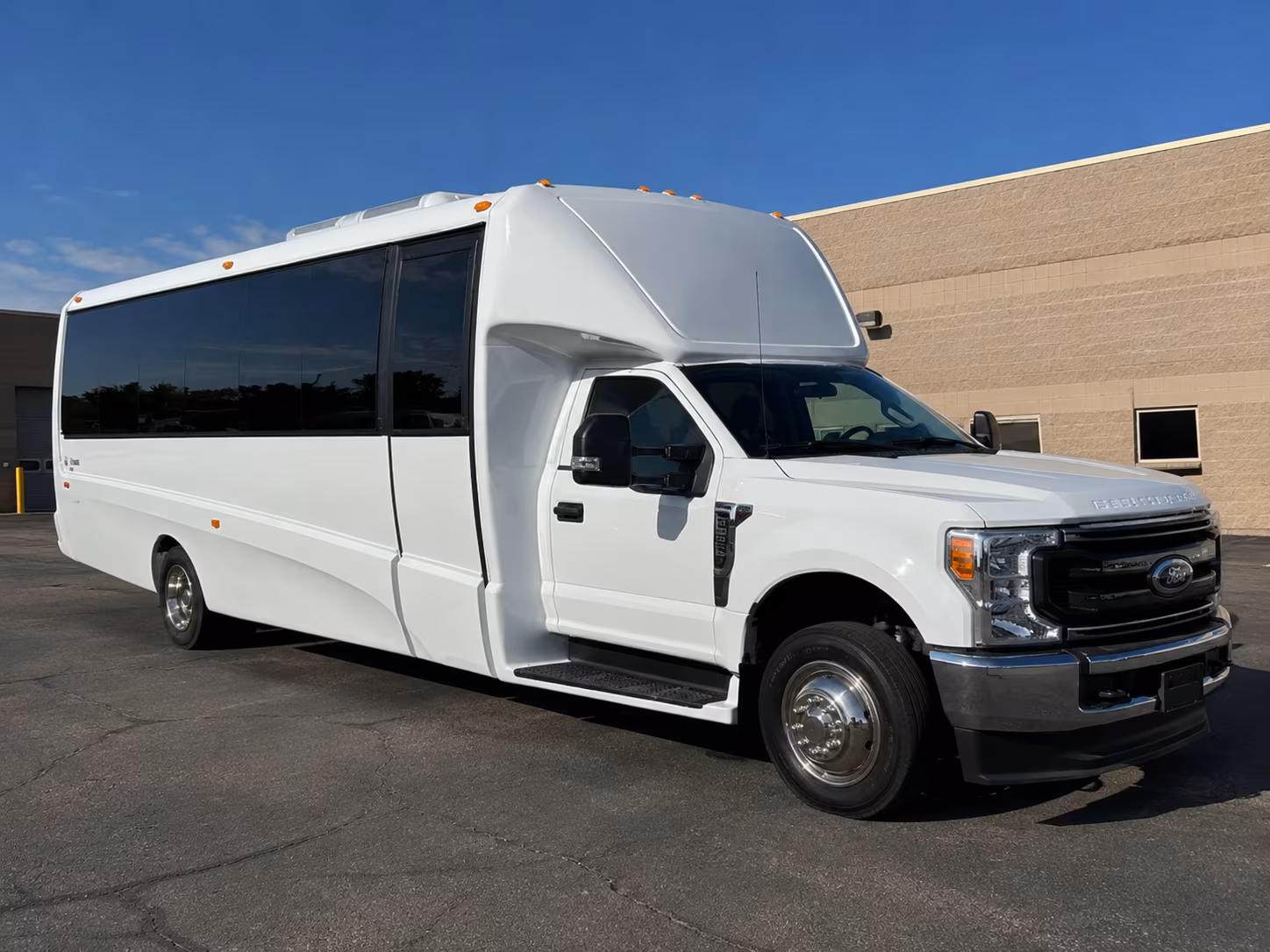 quinceanera and sweet 16 buses for hialeah celebrations